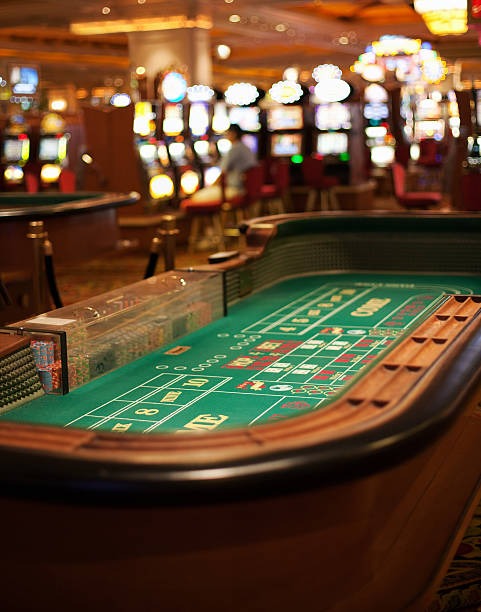 kolamduit88 mobile app interface showing slot games and live casino options